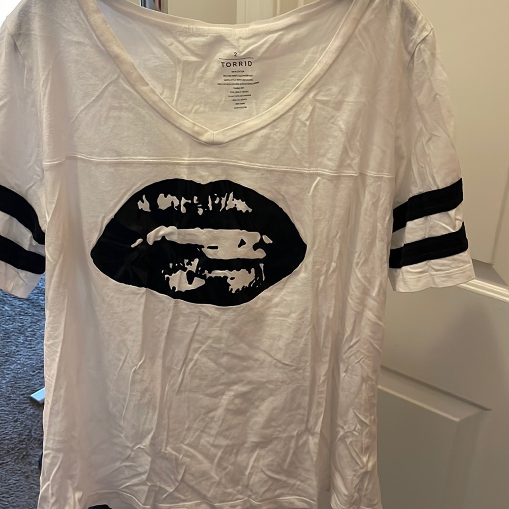 Torrid. Size 2 (18/20). White and black